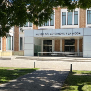 Entrada al Museo del Automóvil y la Moda de Málaga (Málaga)