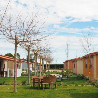 Escapada con Botella de Vino y Opción a Cena Degustación en Villa Suite de Natura Resorts (Casalarreina, La Rioja)