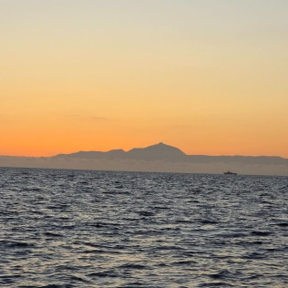Sunset Connection: Salida Privada en Barco con Snorkel, Aperitivo Mediterráneo y Cava (Arguineguín, Las Palmas de Gran Canaria)