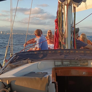 Puesta de Sol en Velero Compartido (Barcelona)
