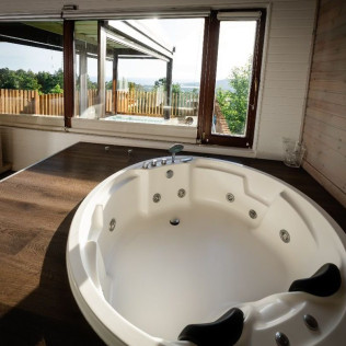 Escapada en Cabaña con Bañera de Hidromasaje y Piscina Exterior en Nidos de Carnota (Carnota, A Coruña)