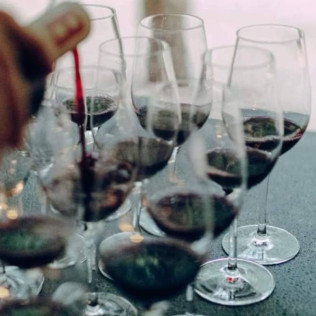 Escapada con Cena en Finca Bell-Lloc y Visita Guiada al Celler Brugarol con Degustación de Vinos, Aceites y Productos B (Palamós, Girona)