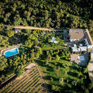 Escapada con Cena en Finca Bell-Lloc y Visita Guiada al Celler Brugarol con Degustación de Vinos, Aceites y Productos B (Palamós, Girona)