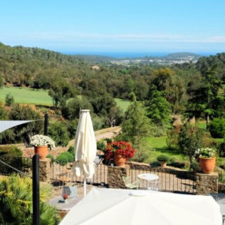 Escapada con Cena en Finca Bell-Lloc y Visita Guiada al Celler Brugarol con Degustación de Vinos, Aceites y Productos B (Palamós, Girona)