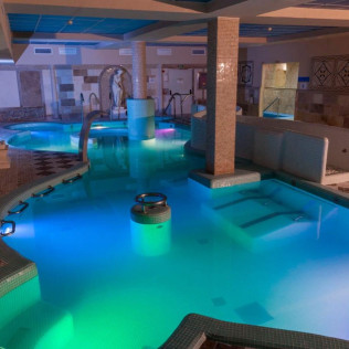 Noche Romántica con Spa en Hotel Comendador 4* y Vuelo en Avioneta 45' (Madrid)
