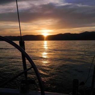 Noche en Velero y Paseo para ver la Puesta de Sol (Castelldefels, Barcelona)