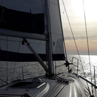 Noche en Velero y Paseo para ver la Puesta de Sol (Castelldefels, Barcelona)