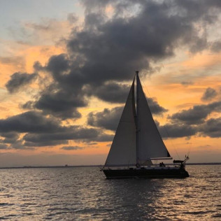 Puesta de Sol, Cena y Noche Romántica en Velero para dos (La Manga del Mar Menor, Murcia)