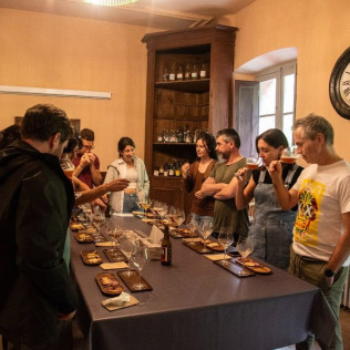 Experiencia Sagasta: Visita, Cata y Maridaje de Embutidos en ORDUM Cerveza de Asturias (Asturias)