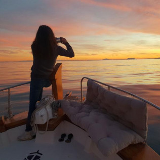 Paseo en Barco con Degustación de Tapas al Atardecer para dos (Estepona, Málaga)