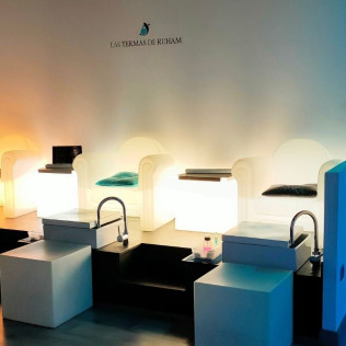 Pack Mimo y Relax: Masaje Corporal con Aromaterapia, Pedicura, Cóctel y Macaron en Las Termas de Ruham (Alcorcón, Madrid)