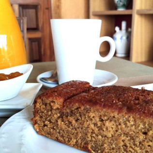 Noche entre Viñedos: Escapada con Desayuno y Visita a Bodega Pago de Tharsys con Cata y Embutidos para dos (L-J) (Valencia) 