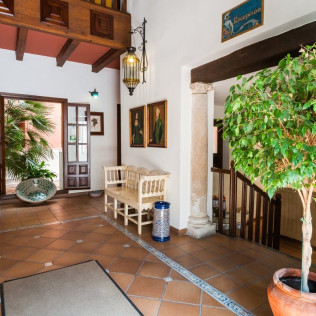 Escapada de 2 Noches con Desayuno en Hotel Palacio las Manillas 3* (Sabiote, Jaén)