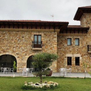 Escapada con Jacuzzi en la Habitación y Desayuno en Hotel Palacio Torre de Galizano 4* (Galizano, Cantabria)