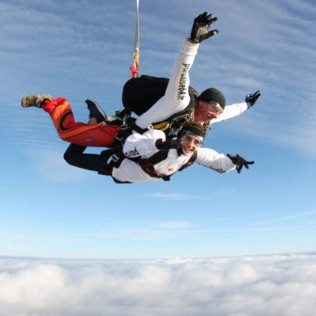 Salto Tándem de 4000 metros con Fotos o Vídeos (Lasclaveries, Francia)