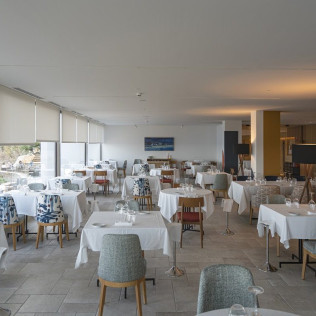 Mesa para dos: Comida o Cena para dos personas en Parador de Aiguablava (Girona)