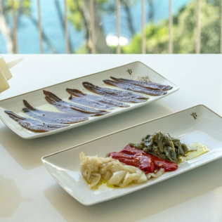 Mesa para dos: Comida o Cena para dos personas en Parador de Aiguablava (Girona)