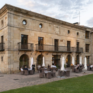 Mesa para dos: Comida o Cena para dos personas en Parador de Argómaniz (Álava)