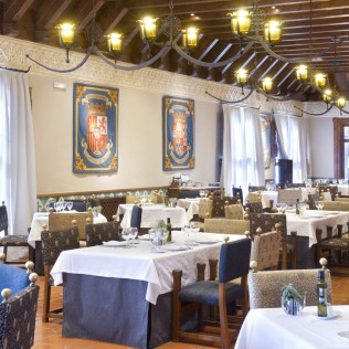 Escapada con Desayuno y Comida o Cena para dos personas en Parador de Alcañiz (Teruel)