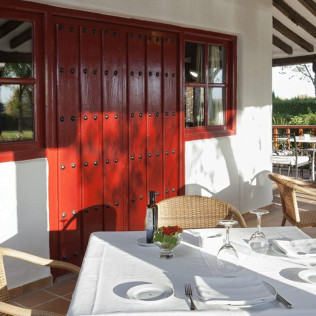 Mesa para dos: Comida o Cena para dos personas en Parador de Albacete (Albacete)