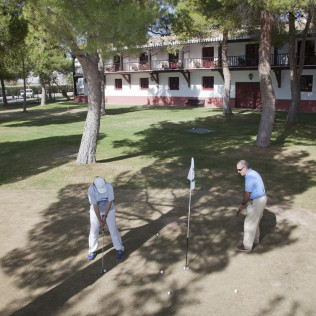 Mesa para dos: Comida o Cena para dos personas en Parador de Albacete (Albacete)