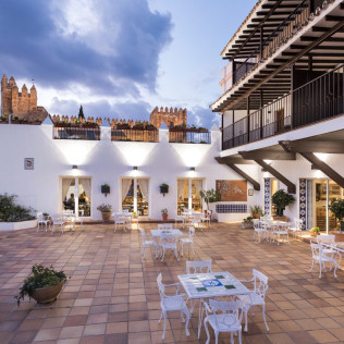 Escapada con Desayuno y Comida o Cena para dos personas en Parador de Arcos de la Frontera (Cádiz)