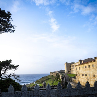 Mesa para dos: Comida o Cena para dos personas en Parador de Baiona (Pontevedra)