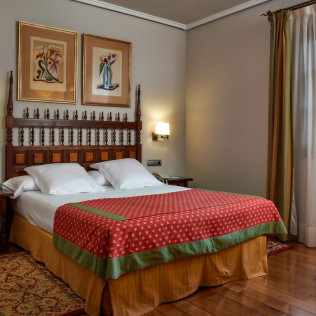 Escapada con Desayuno y Comida o Cena para dos personas en Parador de Calahorra (La Rioja)