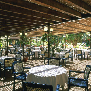 Escapada con Desayuno y Comida o Cena para dos personas en Parador de Ceuta (Ceuta)