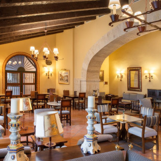 Escapada con Desayuno y Comida o Cena para dos personas en Parador de Ciudad Rodrigo (Salamanca)
