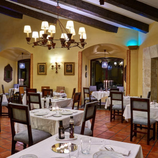 Escapada con Desayuno y Comida o Cena para dos personas en Parador de Ciudad Rodrigo (Salamanca)