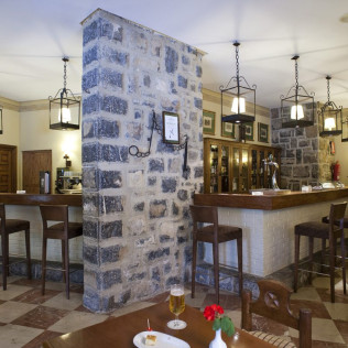 Escapada con Desayuno y Comida o Cena para dos personas en Parador de Fuente Dé (Cantabria)