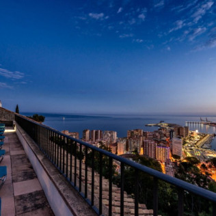 Mesa para dos: Comida o Cena para dos personas en Parador de Málaga Gibralfaro (Málaga)