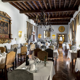 Escapada con Desayuno y Comida o Cena para dos personas en Parador de Jarandilla de la Vera (Cáceres)