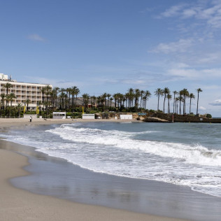 Escapada con Desayuno y Comida o Cena para dos personas en Parador de Jávea (Alicante)