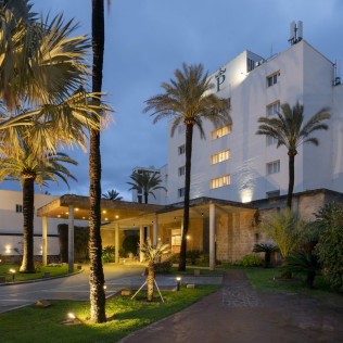 Escapada con Desayuno y Comida o Cena para dos personas en Parador de Jávea (Alicante)