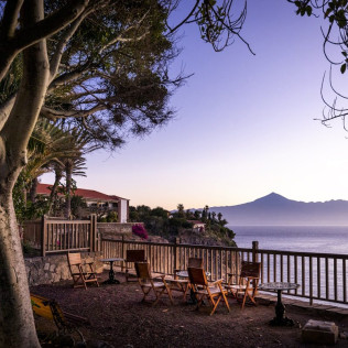 Escapada con Desayuno y Comida o Cena para dos personas en Parador de La Gomera (Santa Cruz de Tenerife)