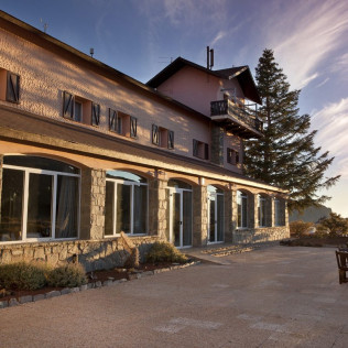 Escapada con Desayuno y Comida o Cena para dos personas en Parador de las Cañadas del Teide (Santa Cruz de Tenerife)