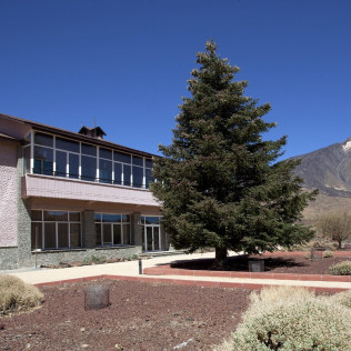 Escapada con Desayuno y Comida o Cena para dos personas en Parador de las Cañadas del Teide (Santa Cruz de Tenerife)