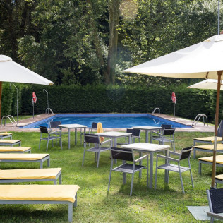 Escapada con Desayuno y Comida o Cena para dos personas en Parador de Limpias (Cantabria)