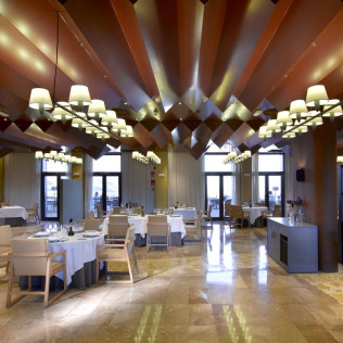 Escapada con Desayuno y Comida o Cena para dos personas en Parador de Lorca (Murcia)