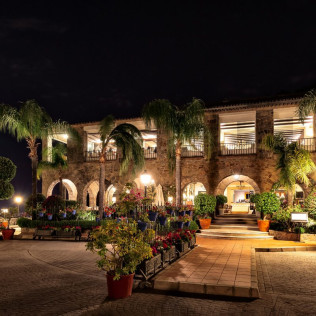 Escapada con Desayuno y Comida o Cena para dos personas en Parador de Málaga Gibralfaro (Málaga)