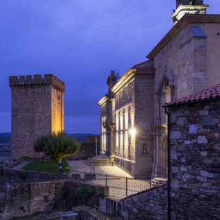 Mesa para dos: Comida o Cena para dos personas en Parador de Monforte de Lemos (Lugo)