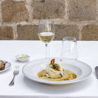 Mesa para dos: Comida o Cena para dos personas en Parador de Plasencia (Cáceres)