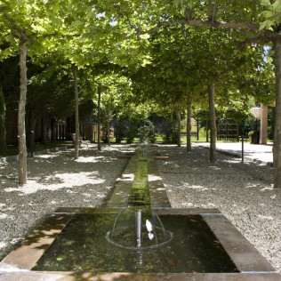 Escapada con Desayuno y Comida o Cena para dos personas en Parador de Puebla de Sanabria (Zamora)