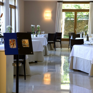Escapada con Desayuno y Comida o Cena para dos personas en Parador de Puebla de Sanabria (Zamora)