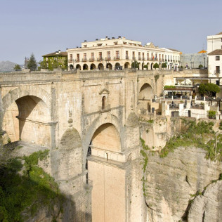 Escapada con Desayuno y Comida o Cena para dos personas en Parador de Ronda (Málaga) 