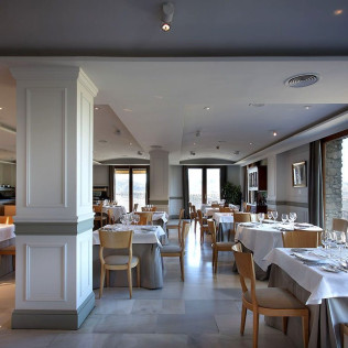 Mesa para dos: Comida o Cena para dos personas en Parador de Ronda (Málaga)