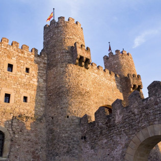 Escapada con Desayuno y Comida o Cena para dos personas en Parador de Sigüenza (Guadalajara)