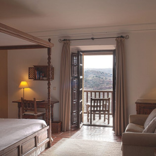 Escapada con Desayuno y Comida o Cena para dos personas en Parador de Sigüenza (Guadalajara)